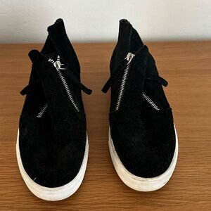 Steve Madden sneakers with zips and low platform, size 8